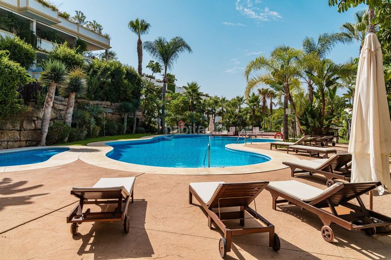 Foto 9f5a9aa9-094e-42b3-85c2-5858c3fcfcd3. Àtic amb calefacció aparcament piscina a Puente Romano Marbella