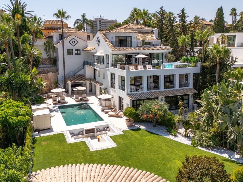 Foto 666ec9f0-5fa1-41e9-adf8-5ae9566232e8. Casa amb calefacció aparcament piscina a Casco Antiguo Marbella