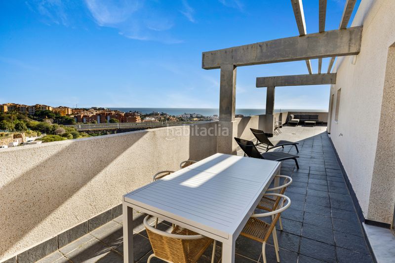 Foto bd7dd147-e526-4a1f-bdde-ab3743f5a061. Àtic amb calefacció aparcament piscina a El Faro de Calaburra - Chaparral Mijas