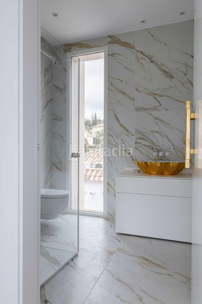 Foto d018ec24-079a-4949-ba3d-5332b38495e8. Casa amb aparcament piscina a Playa Bajadilla - Puertos Marbella