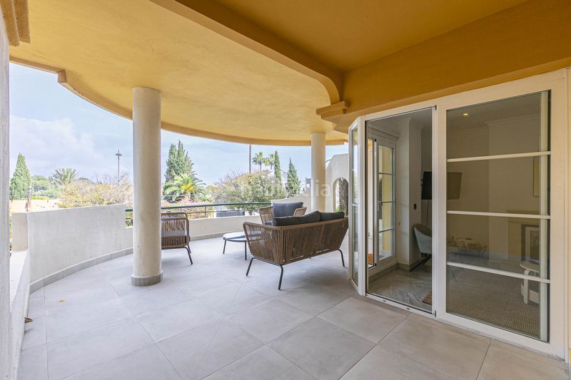 Foto 972dafd9-3a18-4ed6-a57d-1a4894b5b9f2. Apartament amb calefacció aparcament piscina a Nueva Andalucía centro Marbella