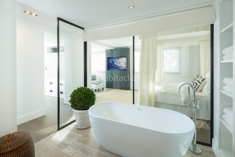 Foto bb2a2b7b-ff4a-49cd-85c9-740a3fb11ba5. Casa amb calefacció aparcament piscina a Nueva Andalucía centro Marbella