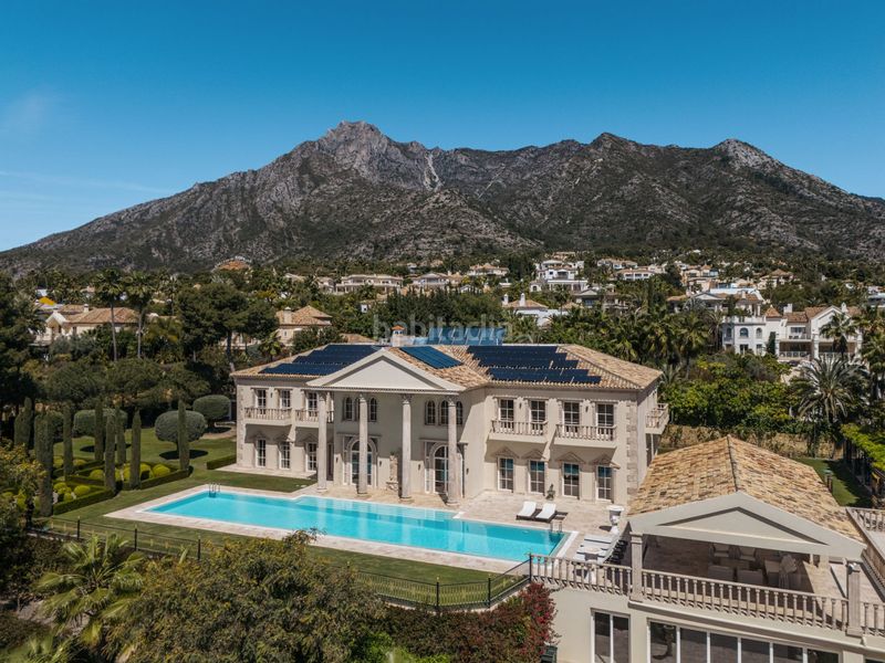 Foto 5bc7164f-e00f-4ff6-89a5-b89cb28d3650. Casa amb calefacció aparcament piscina a Casco Antiguo Marbella