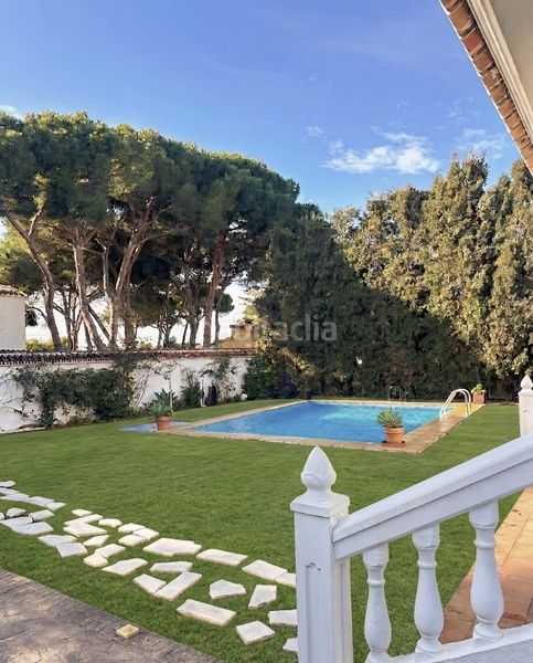 Foto 1583b003-ff50-4152-9c0a-b35535f19457. Casa amb calefacció aparcament piscina a Elviria Marbella