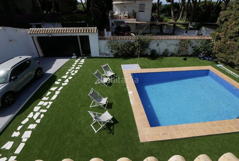 Foto 2c70ad49-2556-4c4d-9bc2-3ec7a81fe04b. Casa amb calefacció aparcament piscina a Elviria Marbella