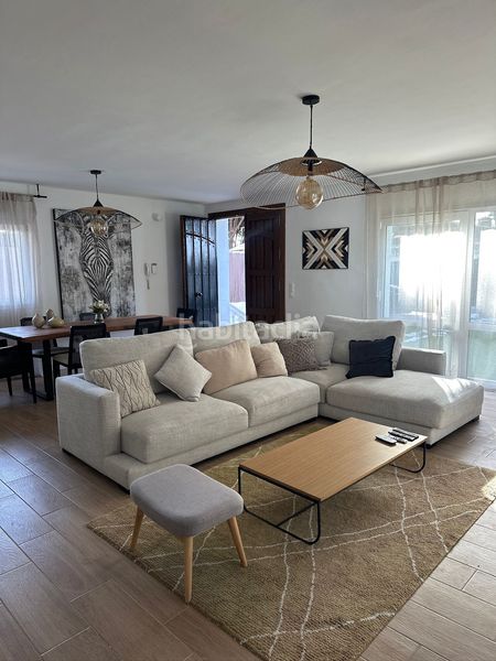 Foto 3d8d8400-22b7-43bc-bcca-d0eaf0c802e7. Casa amb calefacció aparcament piscina a Elviria Marbella