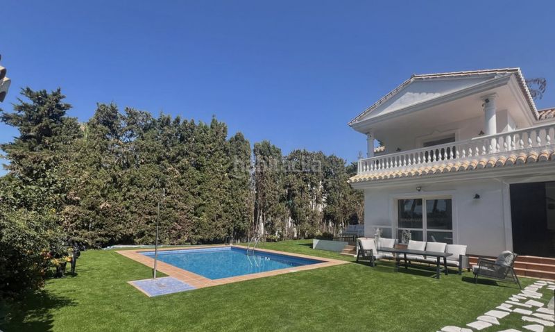 Foto 843bed88-0c07-49b4-b73f-7c934b984624. Casa amb calefacció aparcament piscina a Elviria Marbella