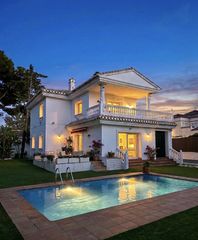 Casa a Elviria. Encantadora villa en venta en artola, cabopino marbella