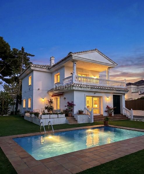 Foto 8c101c1f-378d-48bf-9441-24716e4c6b29. Casa amb calefacció aparcament piscina a Elviria Marbella