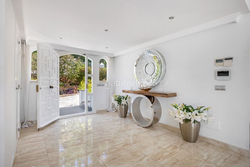 Foto 2a0dfd7e-c7d9-4606-bdbe-bdfa47fbd23d. Casa amb calefacció aparcament piscina a Elviria Marbella