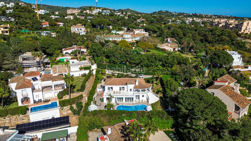 Foto 3158bf04-b97b-4178-8b12-d501d52b736f. Casa amb calefacció aparcament piscina a Elviria Marbella