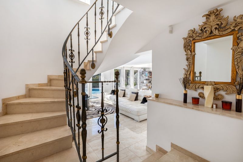 Foto 33ce1745-3a43-413d-8908-e21ab924b681. Casa amb calefacció aparcament piscina a Elviria Marbella