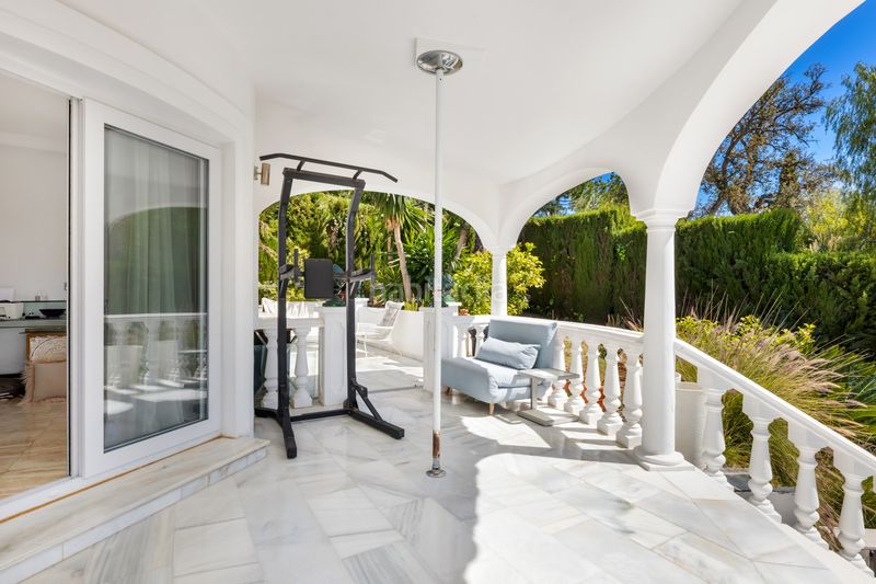 Foto 73ac6468-7286-4114-a431-4466b799280b. Casa amb calefacció aparcament piscina a Elviria Marbella