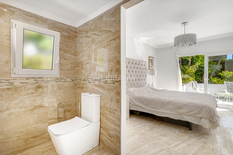 Foto b9f57ece-0820-4153-84c9-13df441f975b. Casa amb calefacció aparcament piscina a Elviria Marbella
