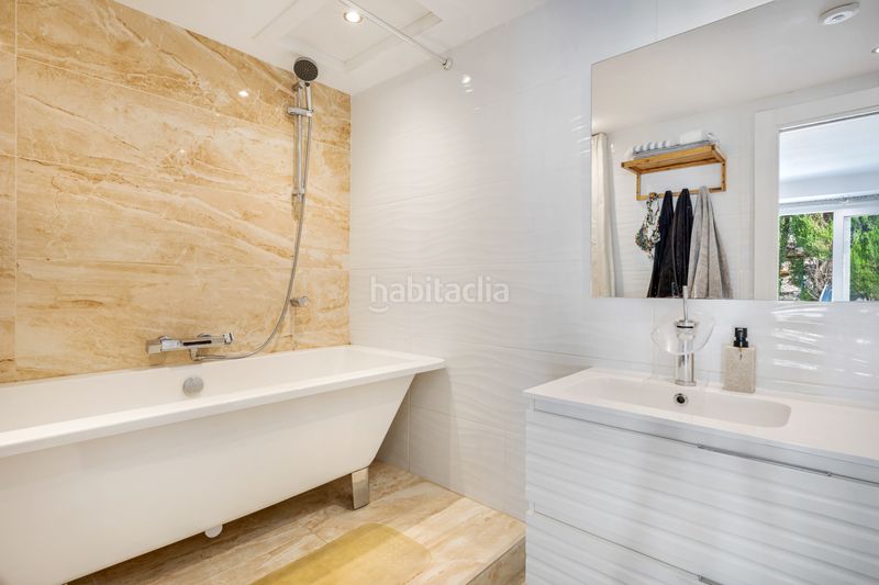Foto c919e0fb-8f00-47fc-96d8-2dae08b226e5. Casa amb calefacció aparcament piscina a Elviria Marbella