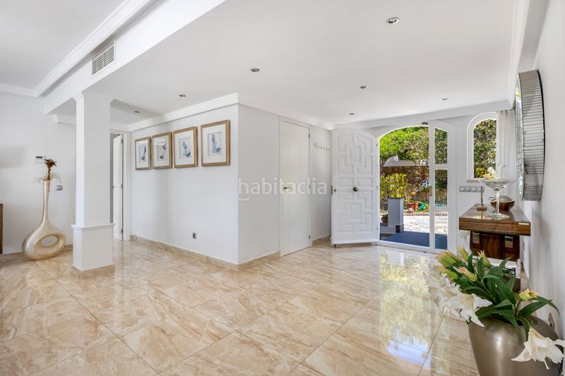 Foto dd492ce1-ee8c-43f8-b324-17e73f3f29e6. Casa amb calefacció aparcament piscina a Elviria Marbella