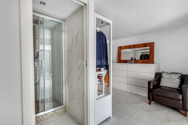 Foto e74e08e6-7bbc-4407-9bd7-0f8f9e4b87b1. Casa amb calefacció aparcament piscina a Elviria Marbella