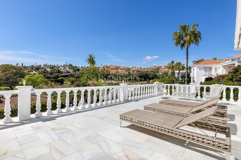 Foto eabd7844-e1f3-4e6f-9619-18537618b681. Casa amb calefacció aparcament piscina a Elviria Marbella
