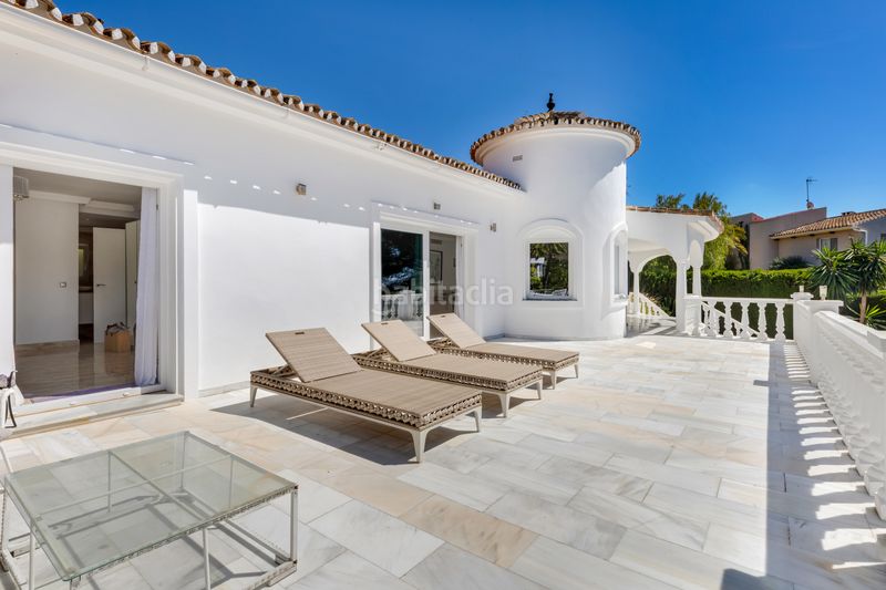 Foto f2b8e42e-4ae0-4b61-904f-4bde3eabc705. Casa amb calefacció aparcament piscina a Elviria Marbella