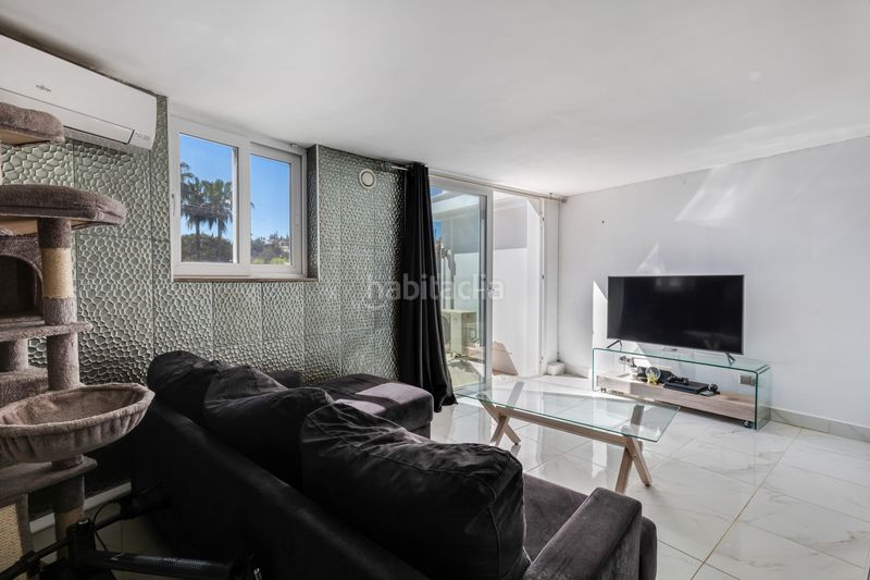 Foto fa025216-9840-4a87-b67a-ec931cec71e7. Casa amb calefacció aparcament piscina a Elviria Marbella