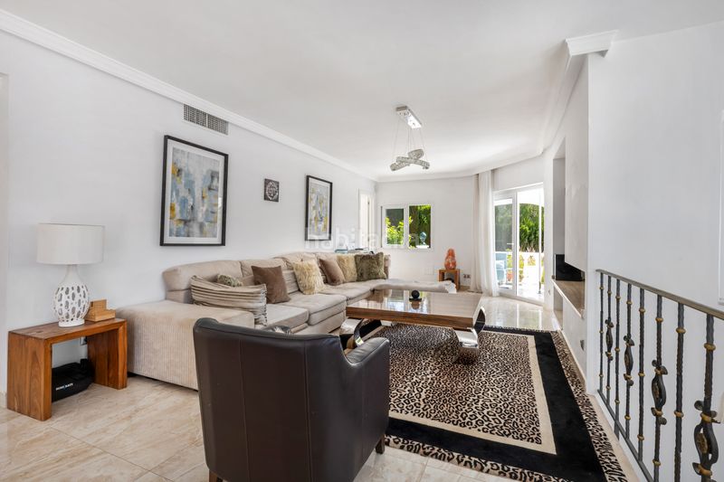 Foto ff0bdc0c-bb08-460c-9d0d-e7120f304037. Casa amb calefacció aparcament piscina a Elviria Marbella