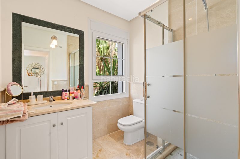 Foto 74834ad5-fd30-42f9-a4ac-7a740a89861b. Casa amb calefacció aparcament piscina a Elviria Marbella