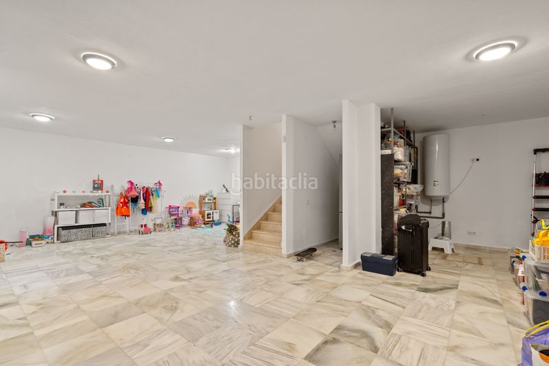 Foto 7a1b6458-854b-491c-8a5b-5754a5335efa. Casa amb calefacció aparcament piscina a Elviria Marbella