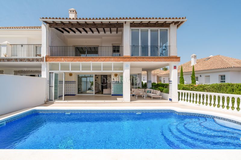 Foto adf639a8-f578-46f1-a993-7c10f454daa5. Casa amb calefacció aparcament piscina a Elviria Marbella