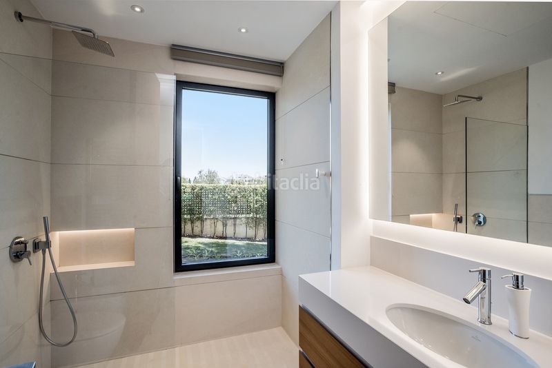 Foto a4d39452-b49f-46b6-8392-dc3fa85584b2. Casa amb calefacció aparcament piscina a lomas de Marbella club Marbella