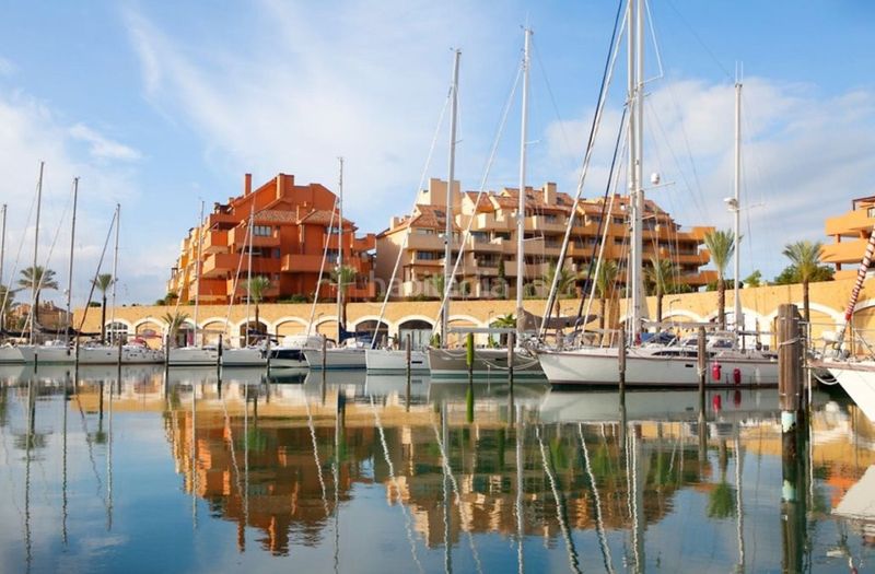 Foto 7fd7478b-967f-4a86-8ea5-0098423a39c2. Apartment with heating parking in puerto de Sotogrande-la marina Sotogrande