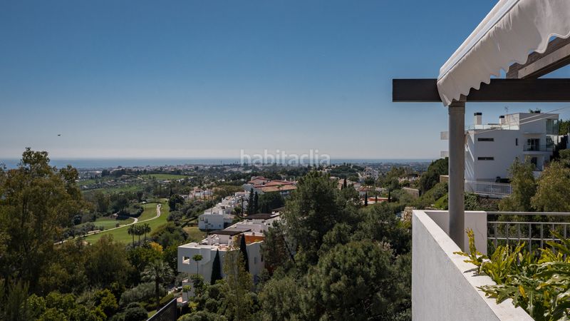 Foto 8a12d690-ec57-4771-bed1-163c04089a6e. Àtic amb aparcament piscina a La Quinta Benahavís