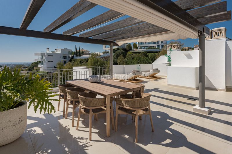 Foto f72dbea5-b843-4e42-b2bb-82a2705f3eb2. Àtic amb aparcament piscina a La Quinta Benahavís