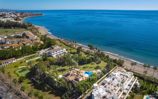 Haus in Centro. Villa en primera línea de playa en nueva oro de estepona milla c
