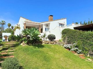 Casa bifamiliare in Centro. Casa independiente con vistas panorámicas al mar en estepona, 5