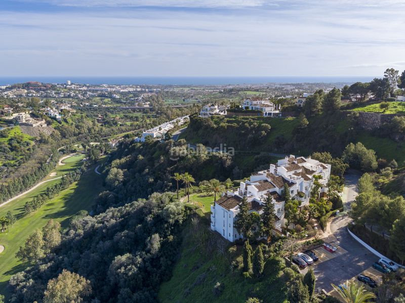 Foto 804af121-7944-4c9c-81fd-c2eb6e8772ac. Àtic amb aparcament piscina a La Quinta Benahavís