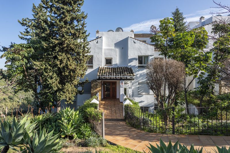 Foto 95c5c38f-923c-4918-b32d-9722fd200ac8. Àtic amb aparcament piscina a La Quinta Benahavís