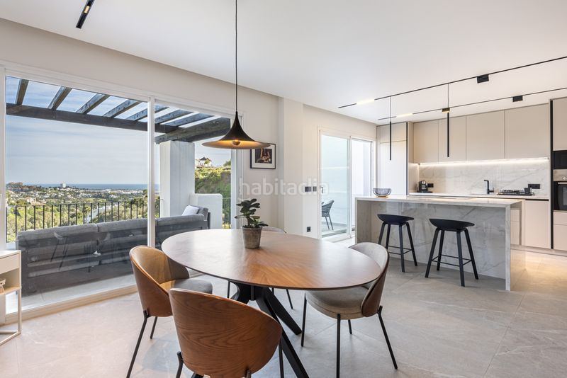 Foto b025a6b5-05f9-482e-ba40-7daaab16dd10. Àtic amb aparcament piscina a La Quinta Benahavís