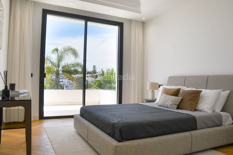 Foto 5d7bb53f-29fa-4fdf-a1cf-8701491e489e. Casa amb aparcament piscina a lomas de Marbella club Marbella