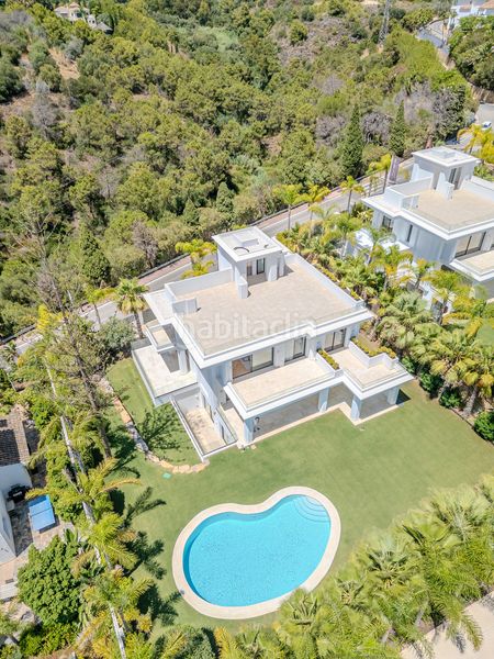 Foto dd33ea00-ad36-439f-9b45-5e975d2e9f5e. Casa amb aparcament piscina a lomas de Marbella club Marbella