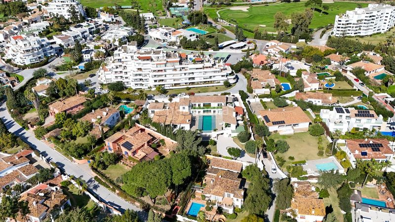 Foto ebf35d12-a906-4d75-8fbf-ceef50d4e6e8. Casa amb aparcament piscina a Guadalmina Alta Marbella
