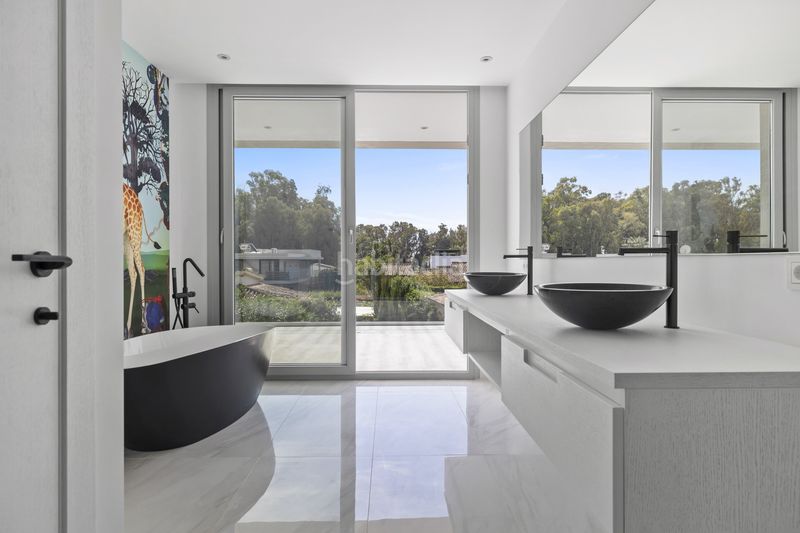 Foto 2dbec689-fdcb-4db6-ad9a-39d402d6b008. Casa amb aparcament piscina a Nueva Alcántara Marbella