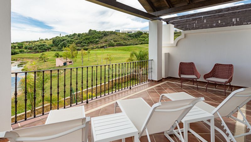 Foto d3b59eed-77d7-4b91-99dc-028512aa2405. Casa amb calefacció aparcament piscina a Centro Estepona