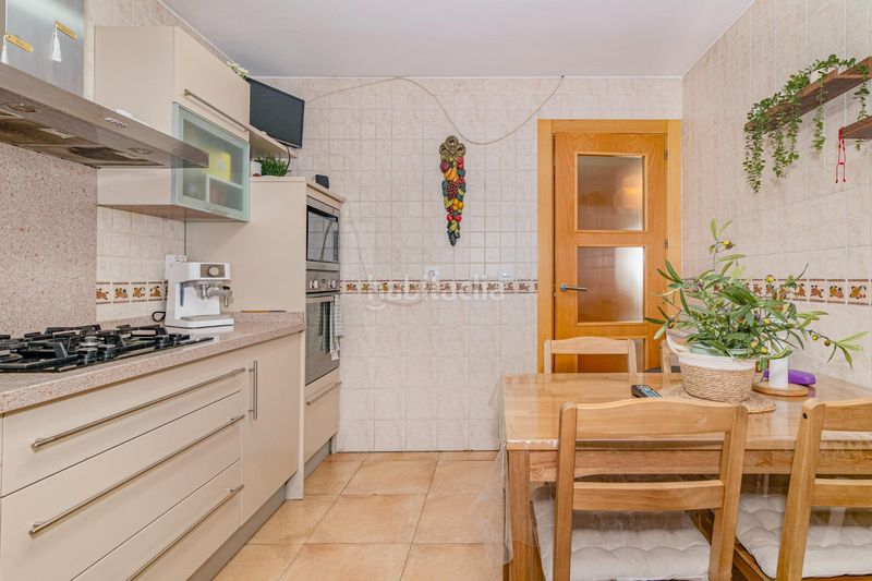 Foto ac474a42-10f5-4f5c-aea1-5b9ca7d10114. Casa adossada a rosa chacel 14 a Urbanizaciones Alhendín