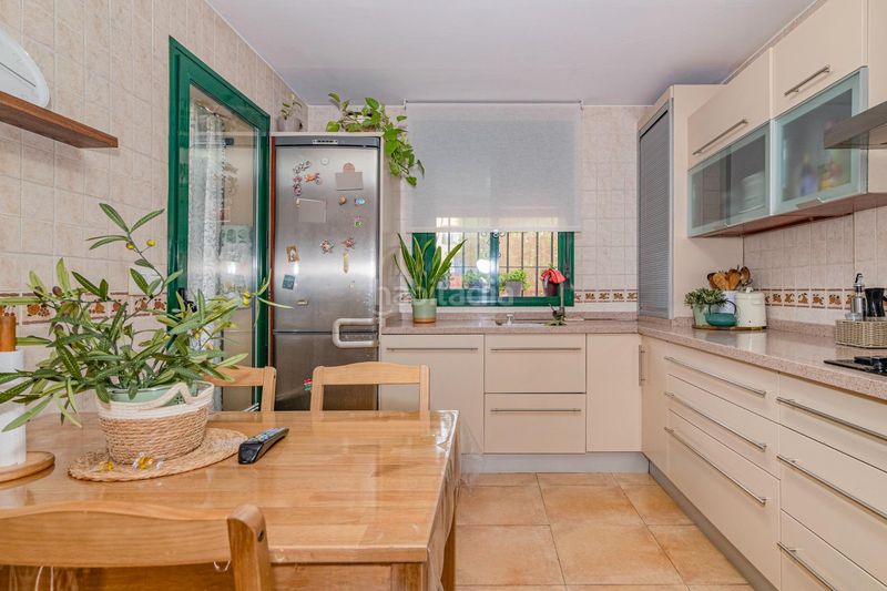 Foto c83efe87-d9af-4512-a911-65e2193de5f2. Casa adossada a rosa chacel 14 a Urbanizaciones Alhendín