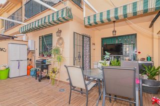 Maison jumelée à Rosa chacel 14. Adosada en alhendin