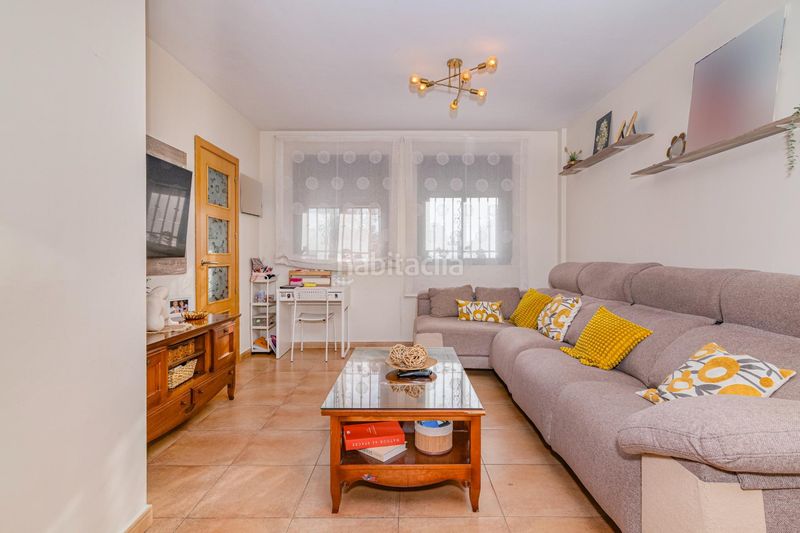 Foto e6ea3c5b-8f16-424f-8a53-4cc9007c73d7. Casa adossada a rosa chacel 14 a Urbanizaciones Alhendín