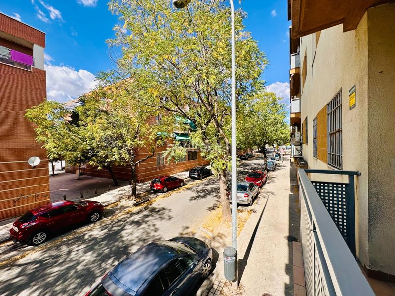 Foto 2a3eb664-80ad-474a-8fd2-d46cc21ee941. Piso en calle calle pintor soriano quirós 18 en Almanjáyar Granada