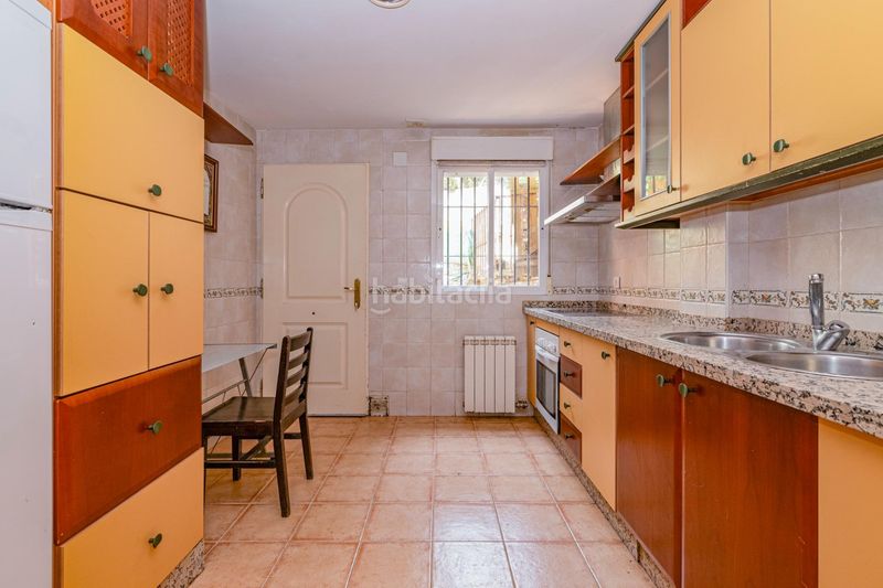 Foto f7f6fffb-c713-4385-b299-431e6a769329. Casa adossada amb aparcament a Barrio de la Vega Monachil