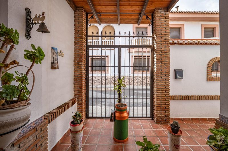 Foto 62072bf1-d2b9-410d-8527-95167b1f3a54. Casa amb aparcament a San Francisco - El Chorrillo Gabias (Las)