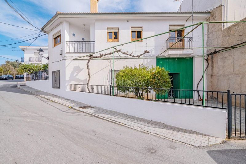 Foto cc2788ee-cf84-4f5a-a6ce-ebb4020aedaa. Casa aparellada amb aparcament a Lecrín